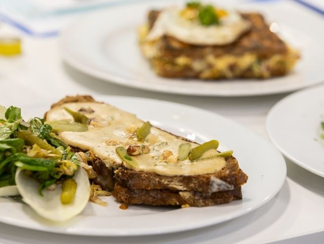 Grilled cheese sandwich highlighting the use of ingredient cheeses in everyday hot meals and modern food trends.
