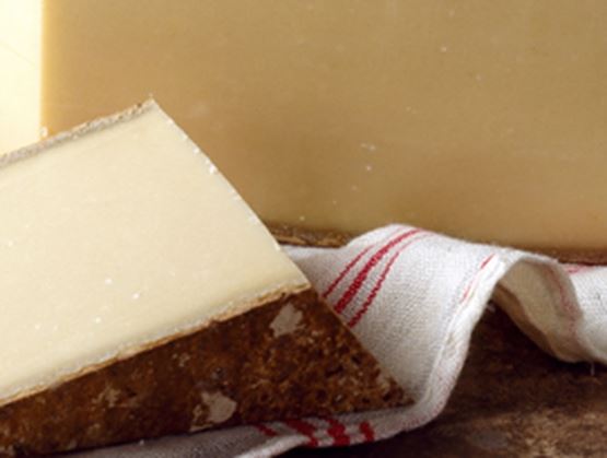 Morceaux de Beaufort sur un torchon