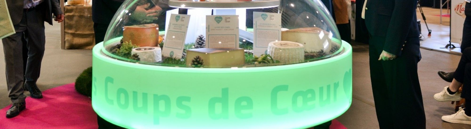 Exhibition of "Coup de Coeur" competitions under a refrigerated cloche. 