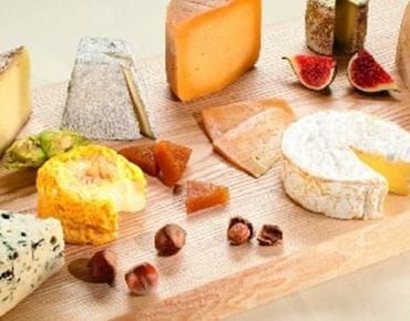 Presentation of the diversity of cheeses. 