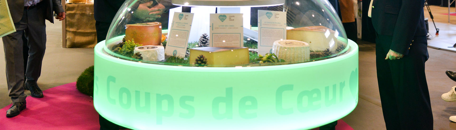 Refrigerated bell with the winning cheeses of the coups de coeur contest. 